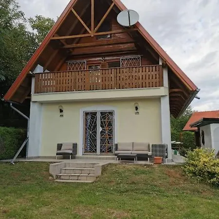 度假居 Erdoszelen Haziko Vendeghaz *